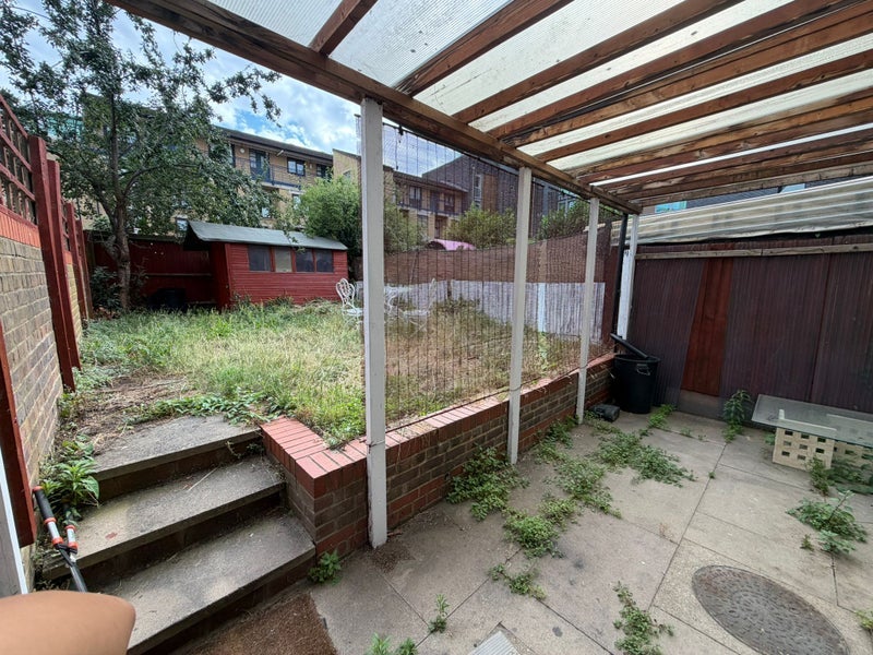 Room Orange Court in Greater London