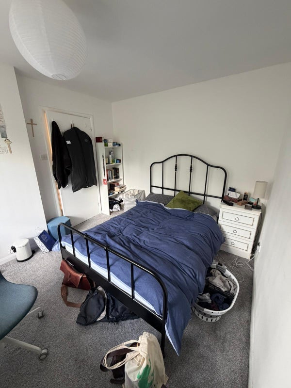 Room Orange Court in Greater London