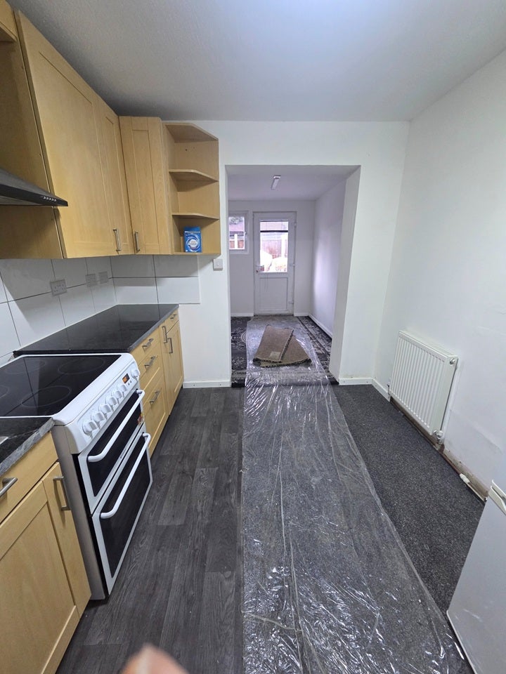 Flat Sandown Road in Slough