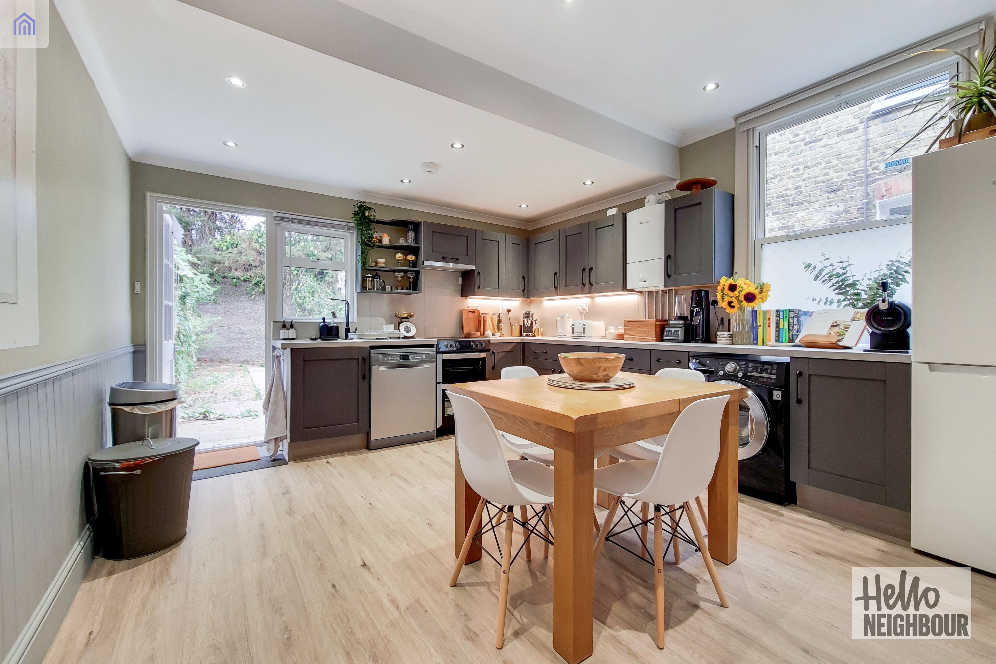 Flat Oakmead Road in Greater London