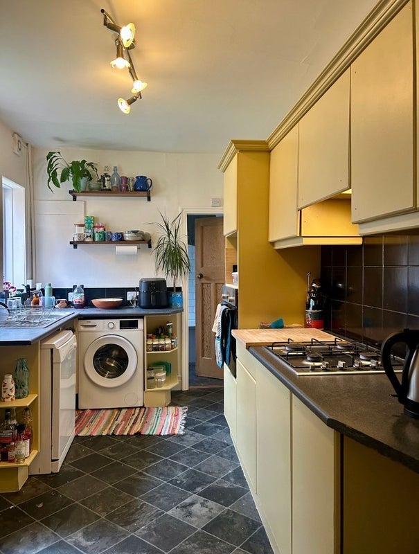 Flat Rothbury Terrace in Newcastle upon Tyne