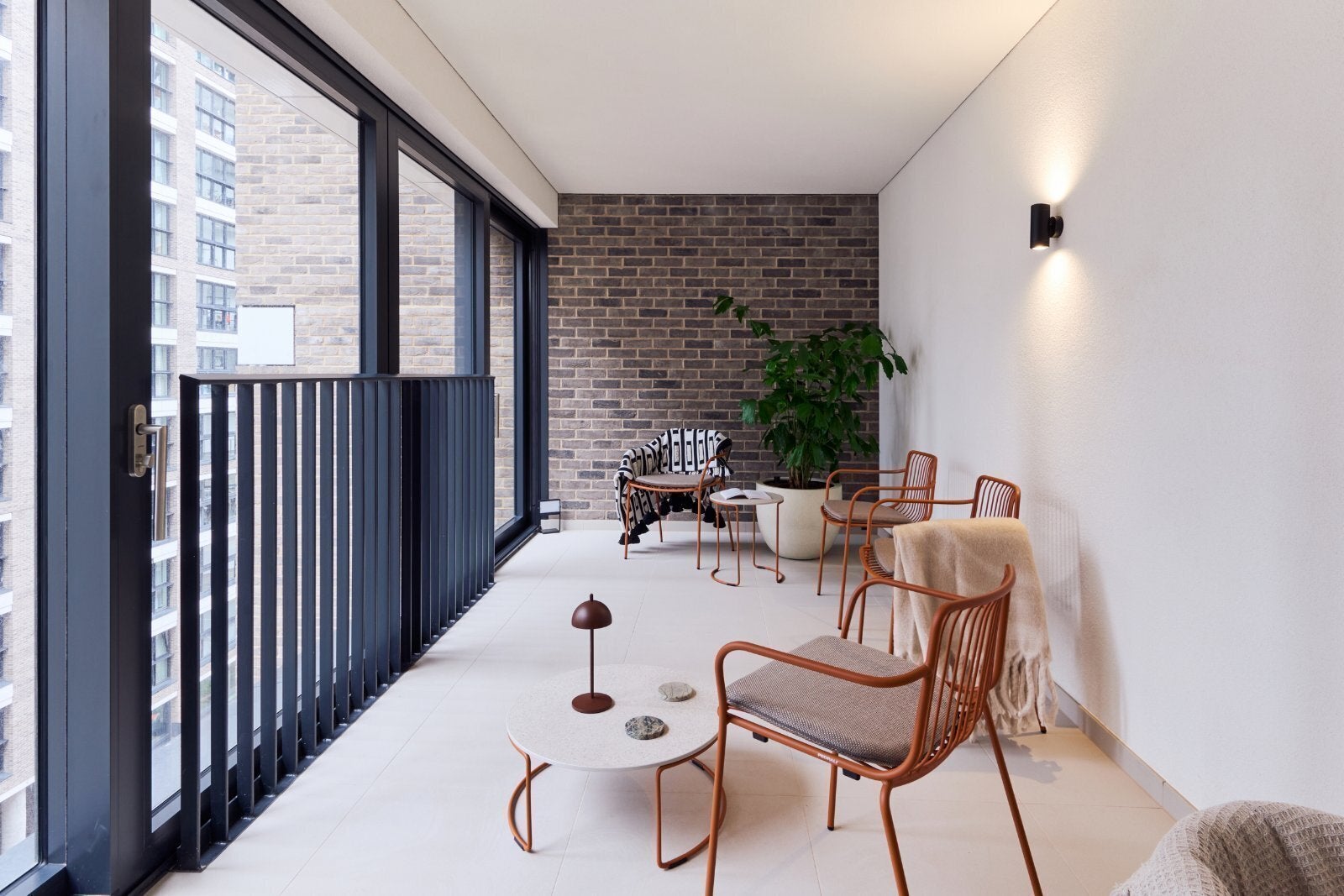 Flat New Drum Street in Greater London