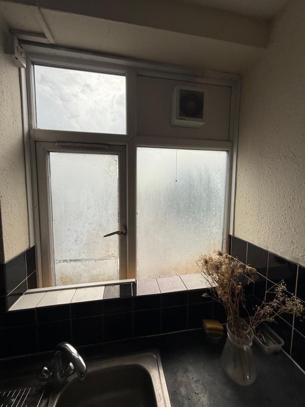 Room Forty Avenue in Greater London