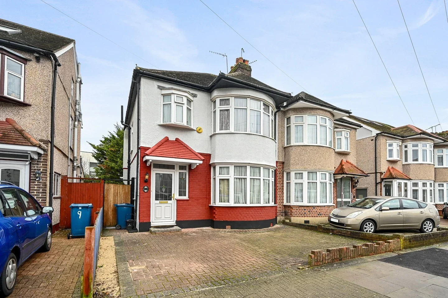 Room Dorchester Avenue in Greater London