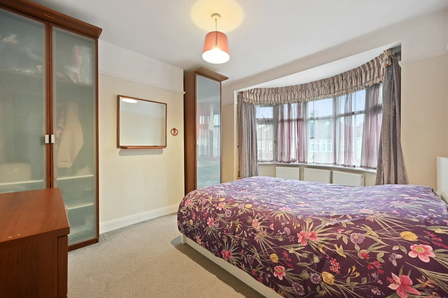 Room Dorchester Avenue in Greater London