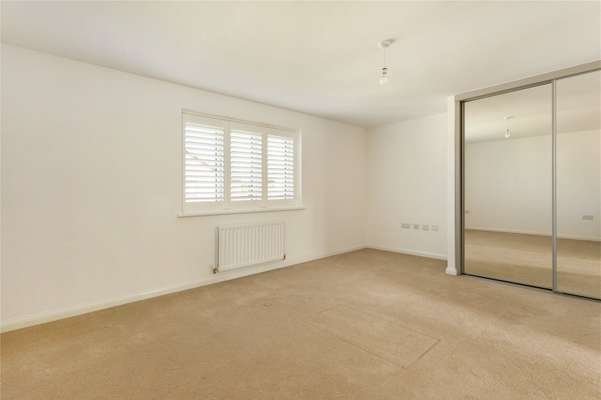 House Flora Close in Cheltenham