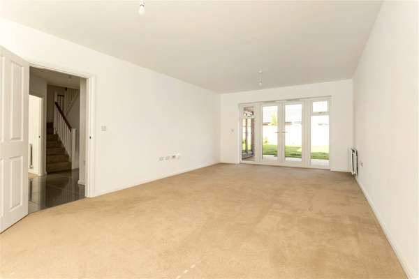 House Flora Close in Cheltenham