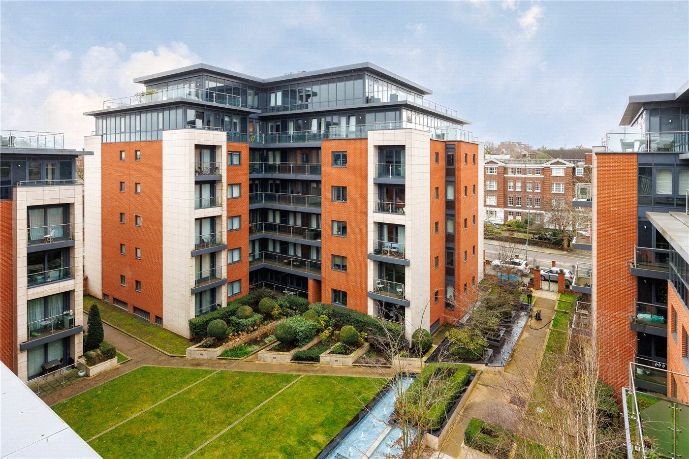 Flat Putney Hill in Greater London