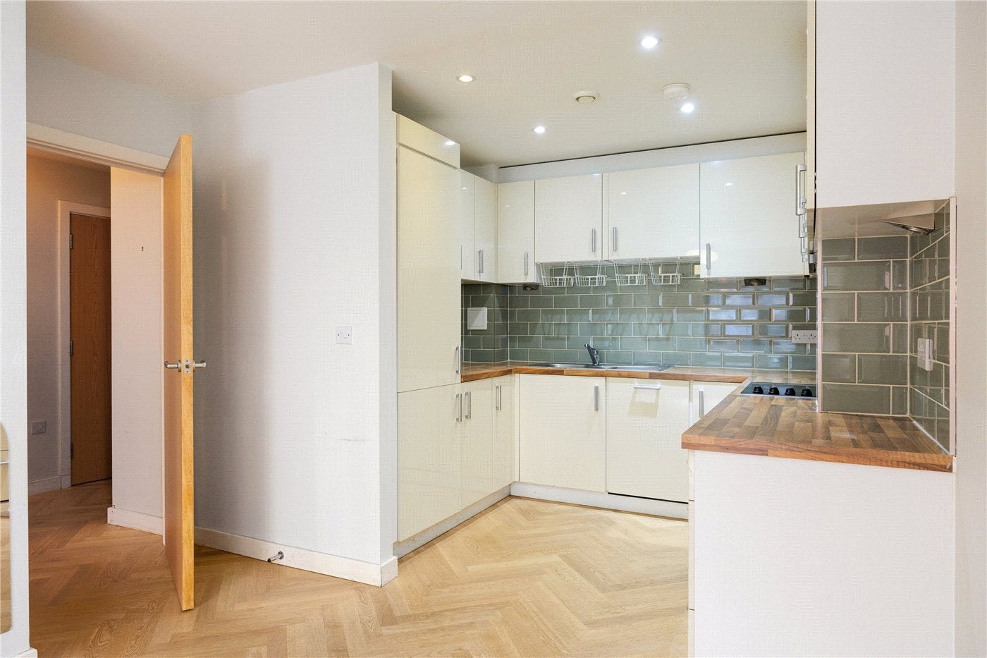 Flat Putney Hill in Greater London