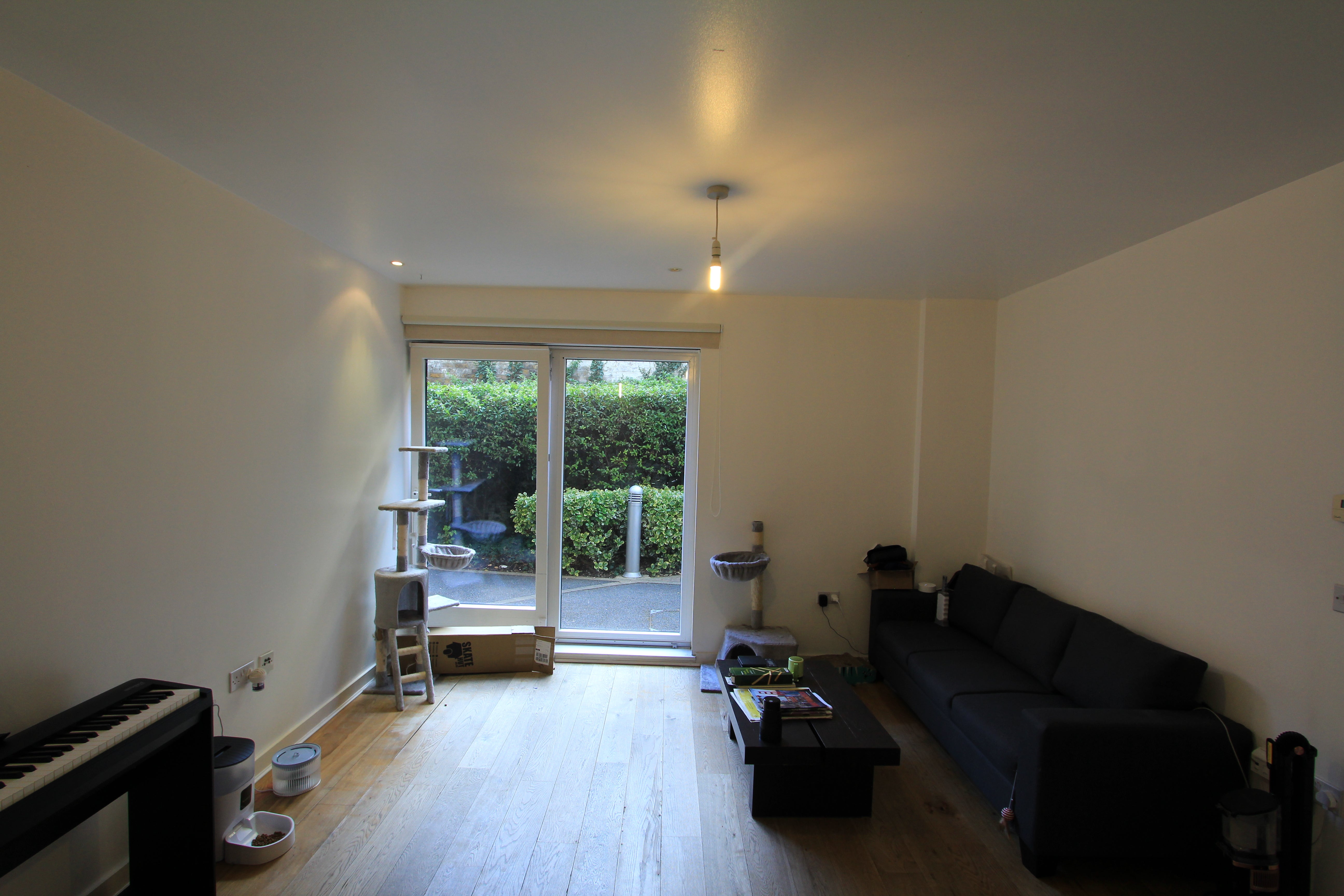 Flat Westferry Road in Greater London