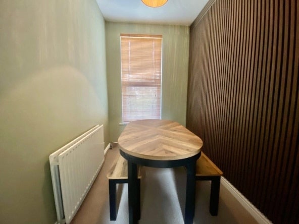 Flat Okus Road in Swindon