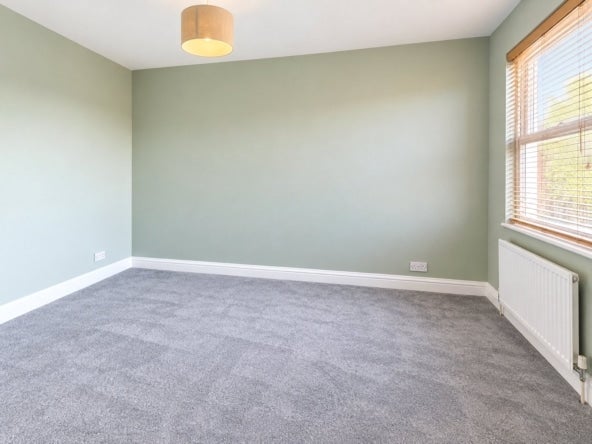 Flat Okus Road in Swindon