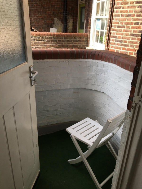 Room Walmer Road in Greater London