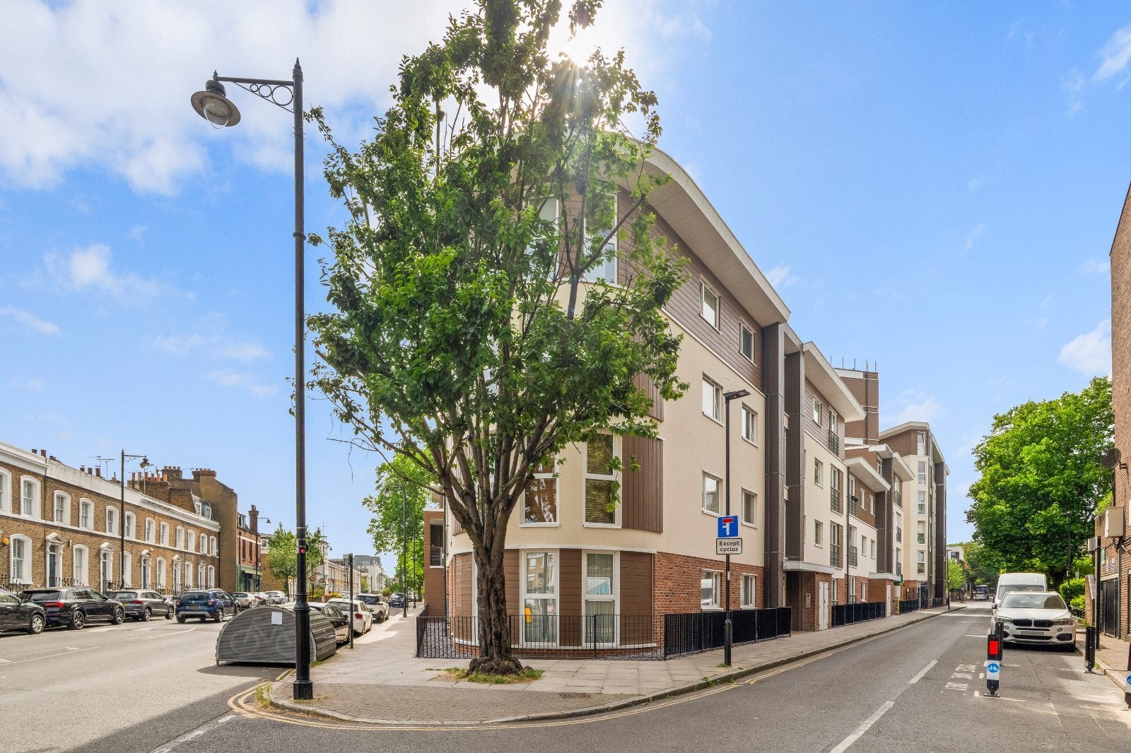 Flat Prebend Street in Greater London