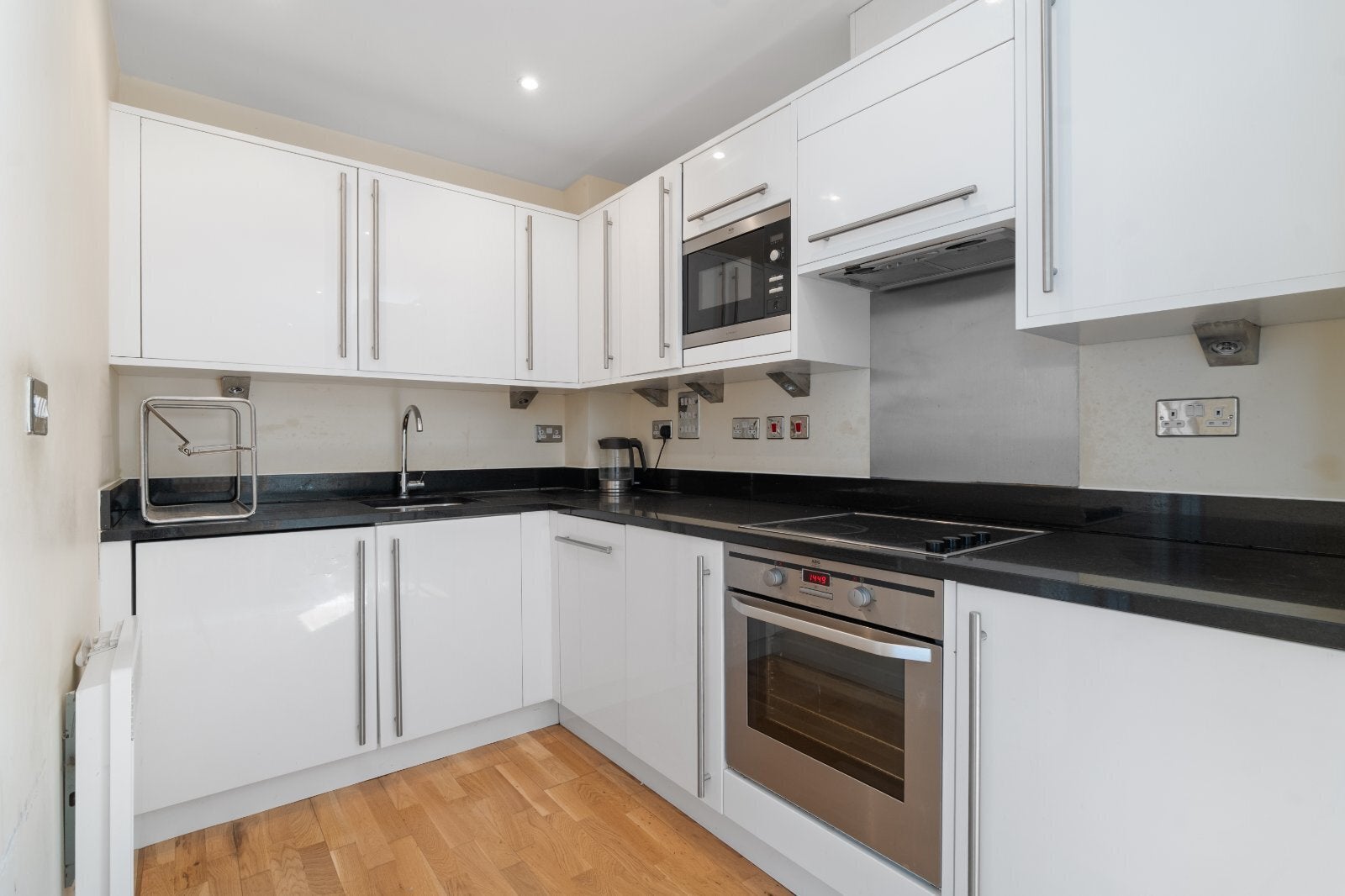 Flat Prebend Street in Greater London