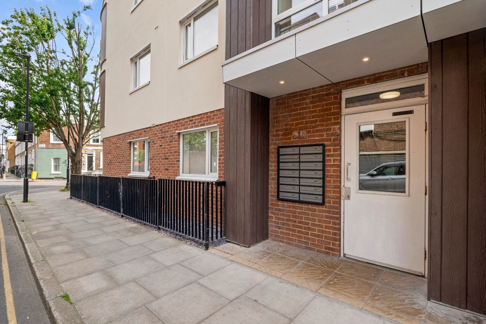 Flat Prebend Street in Greater London
