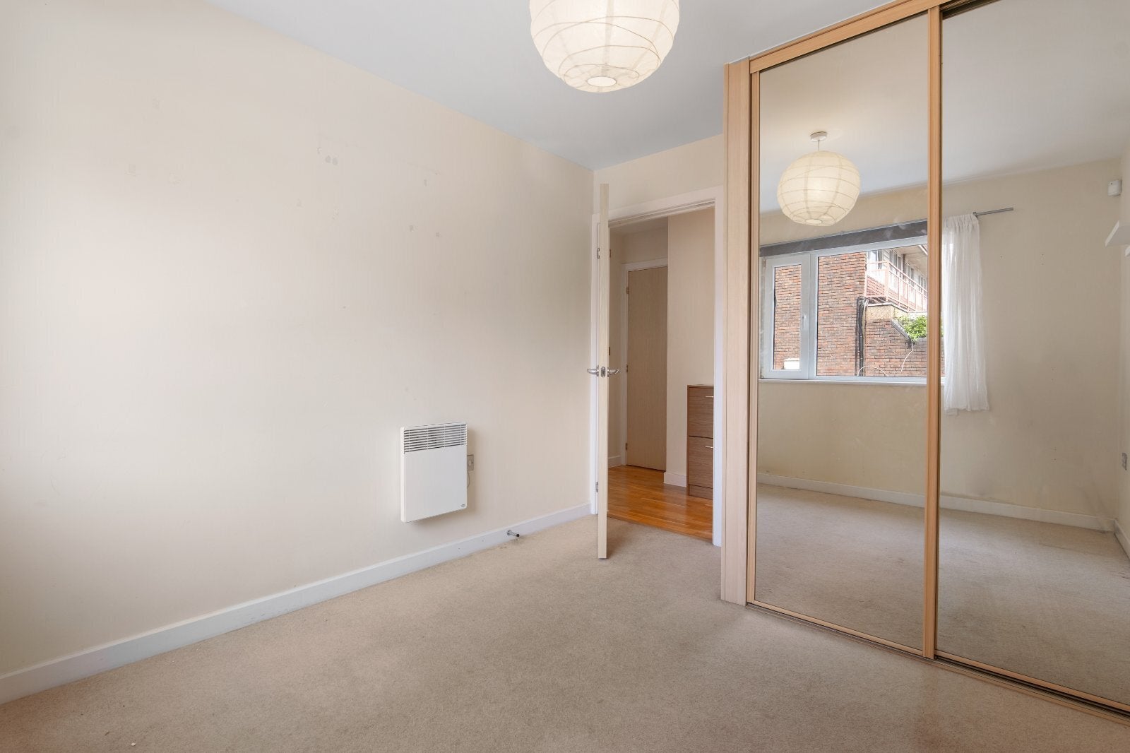 Flat Prebend Street in Greater London
