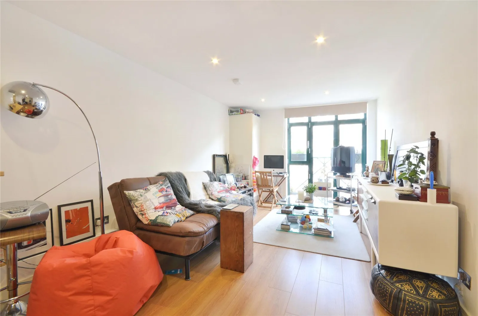 Flat Buckhurst Street in Greater London