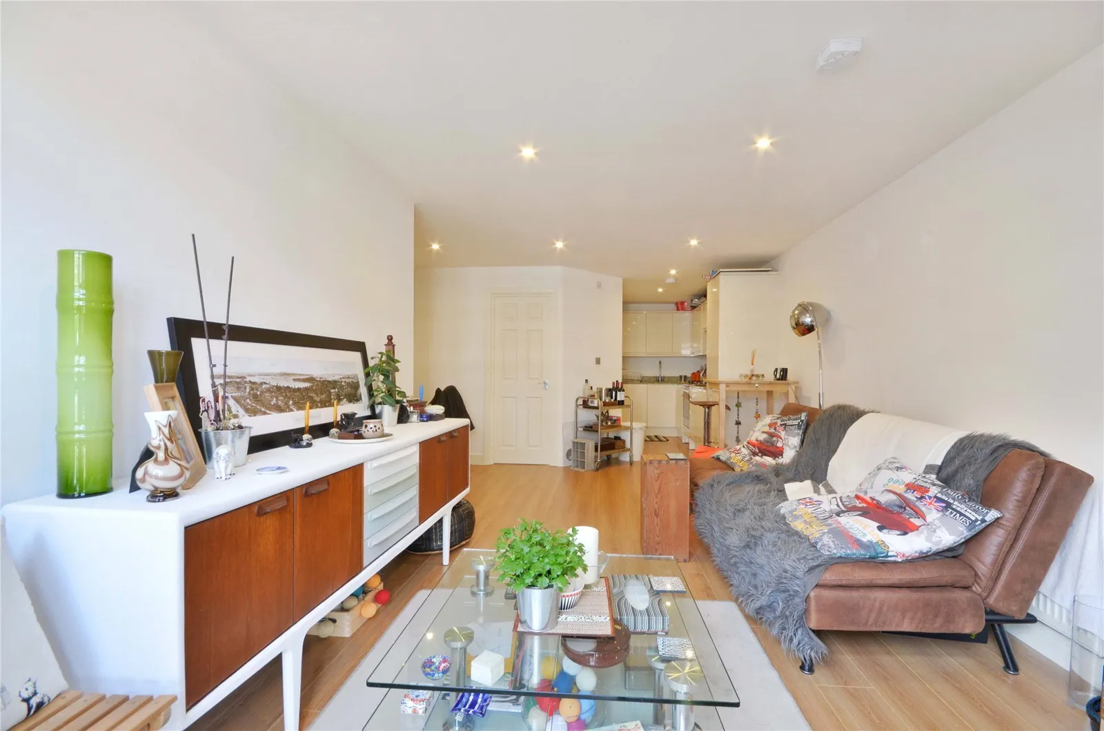 Flat Buckhurst Street in Greater London