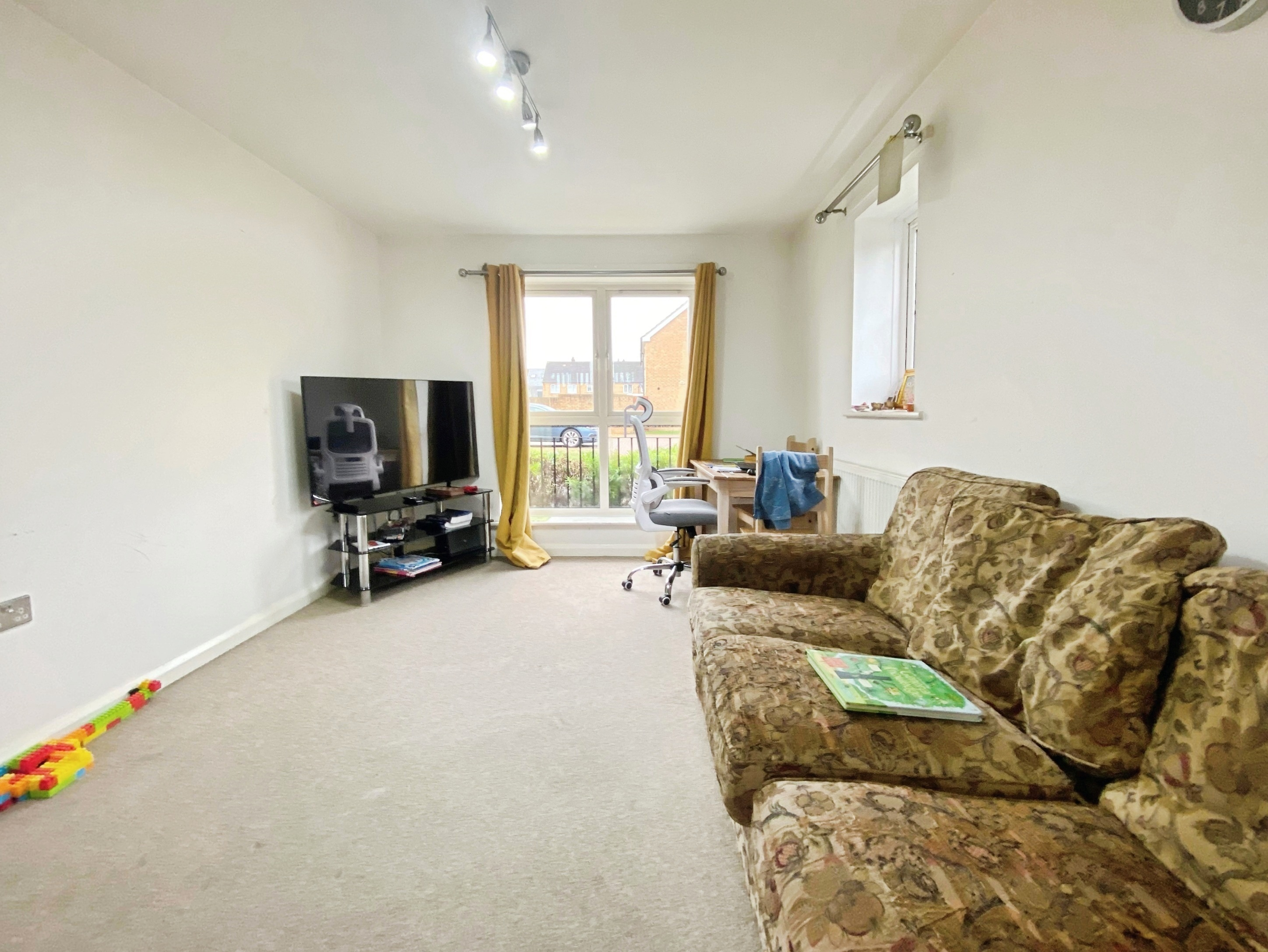 Flat Rathbone Crescent in Peterborough