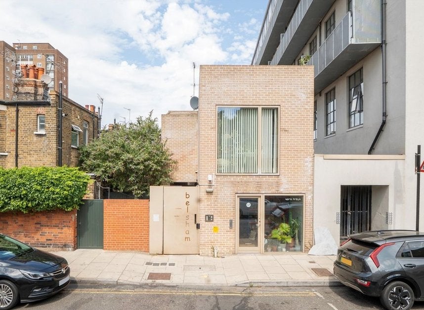Flat Belsham Street in Greater London