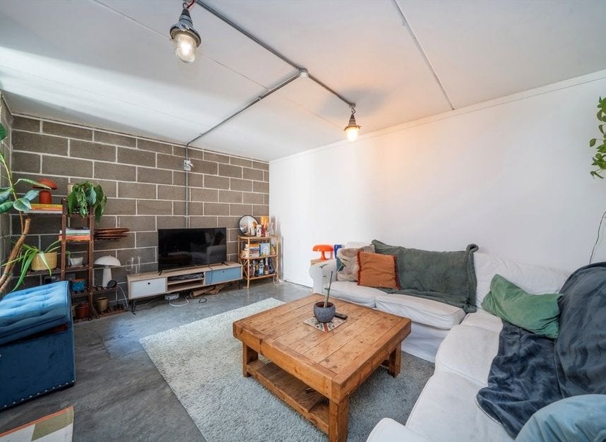 Flat Belsham Street in Greater London