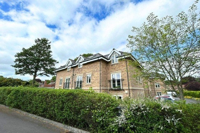 Flat Deighton Road in Leeds