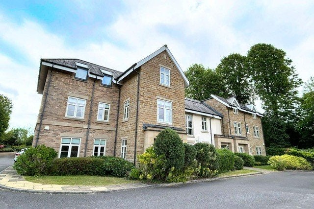 Flat Deighton Road in Leeds