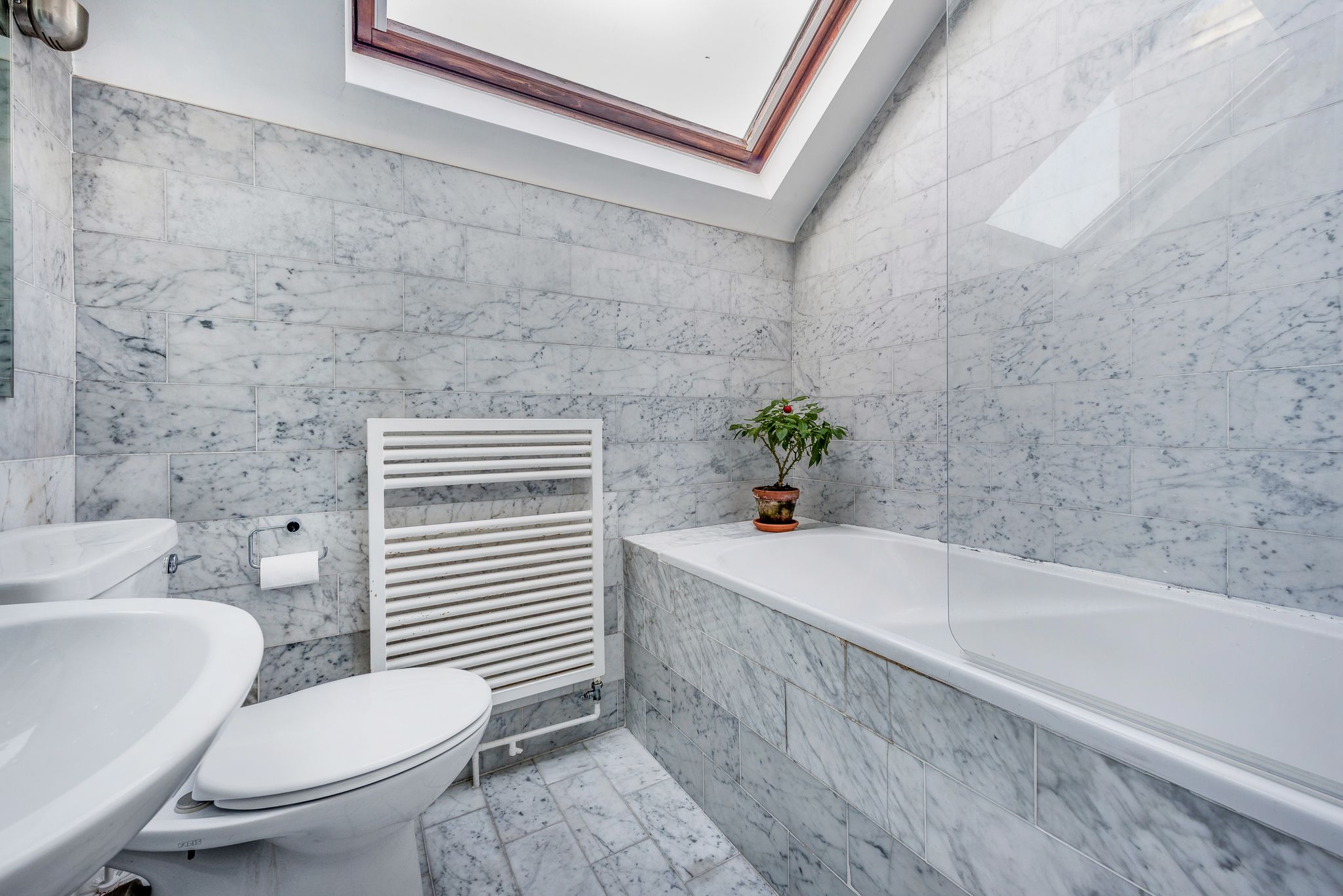 Flat Goldhawk Road in Greater London
