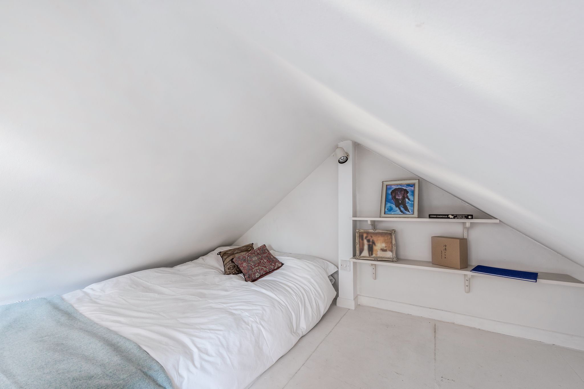 Flat Goldhawk Road in Greater London