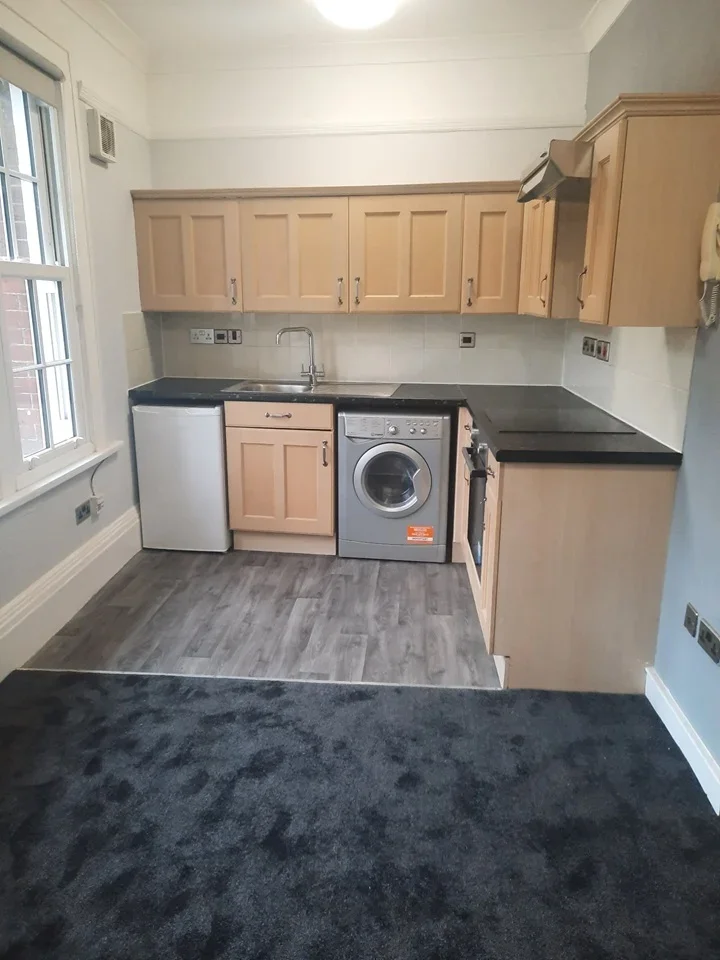 Flat Streatham High Road in Greater London