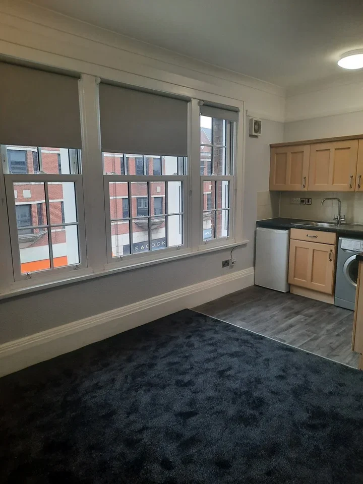 Flat Streatham High Road in Greater London