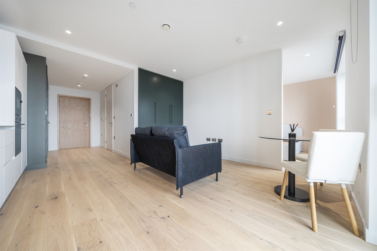 Flat Pilot Walk in Greater London