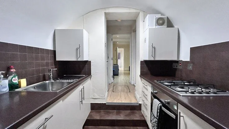 Flat Lupus Street in City of Westminster