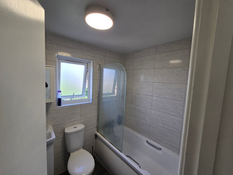 Room Headcorn Road in Greater London