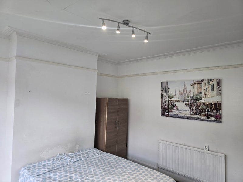 Room Headcorn Road in Greater London
