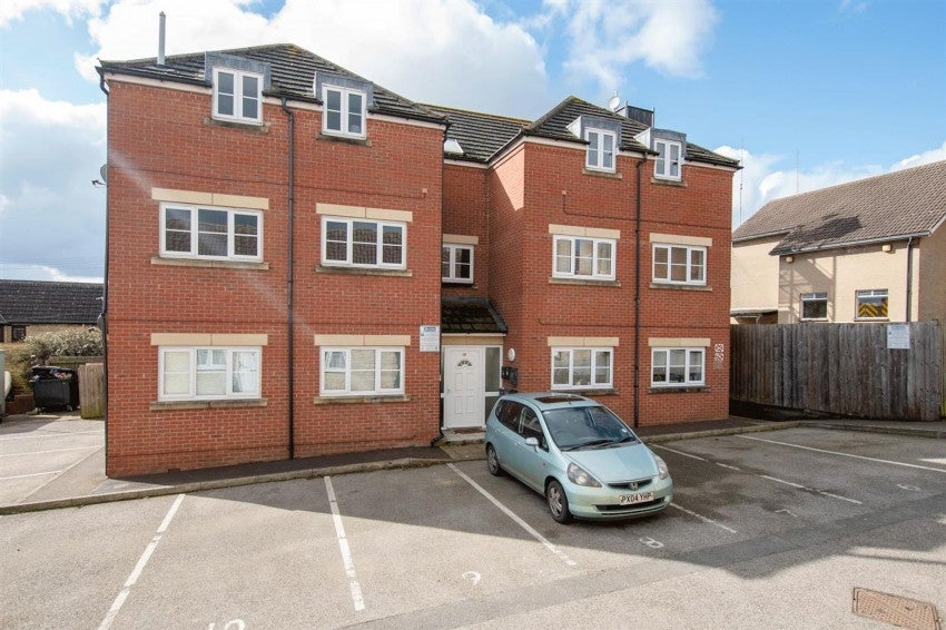Flat Palace Gate in Irthlingborough