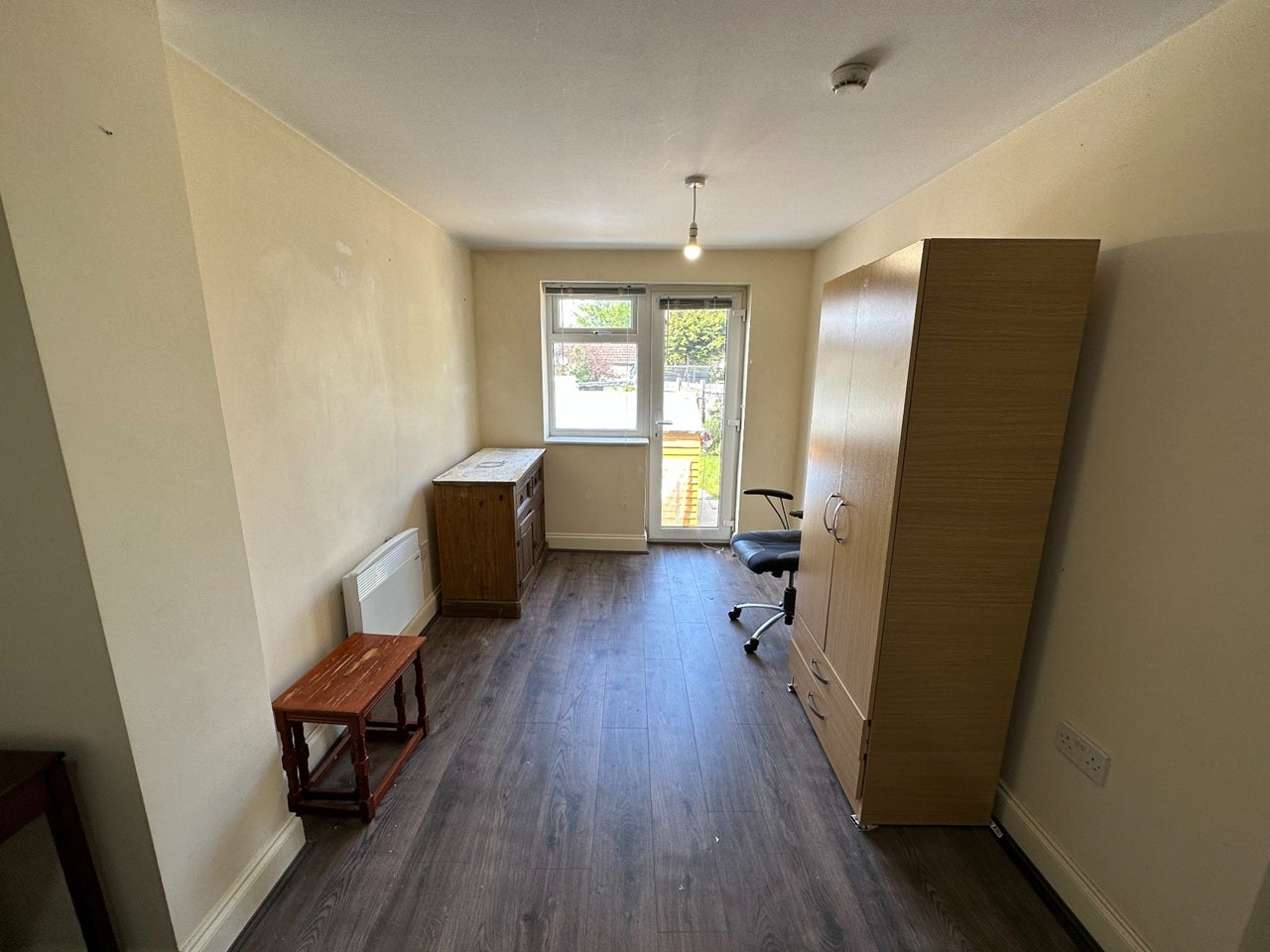 Flat Hind Crescent in Greater London
