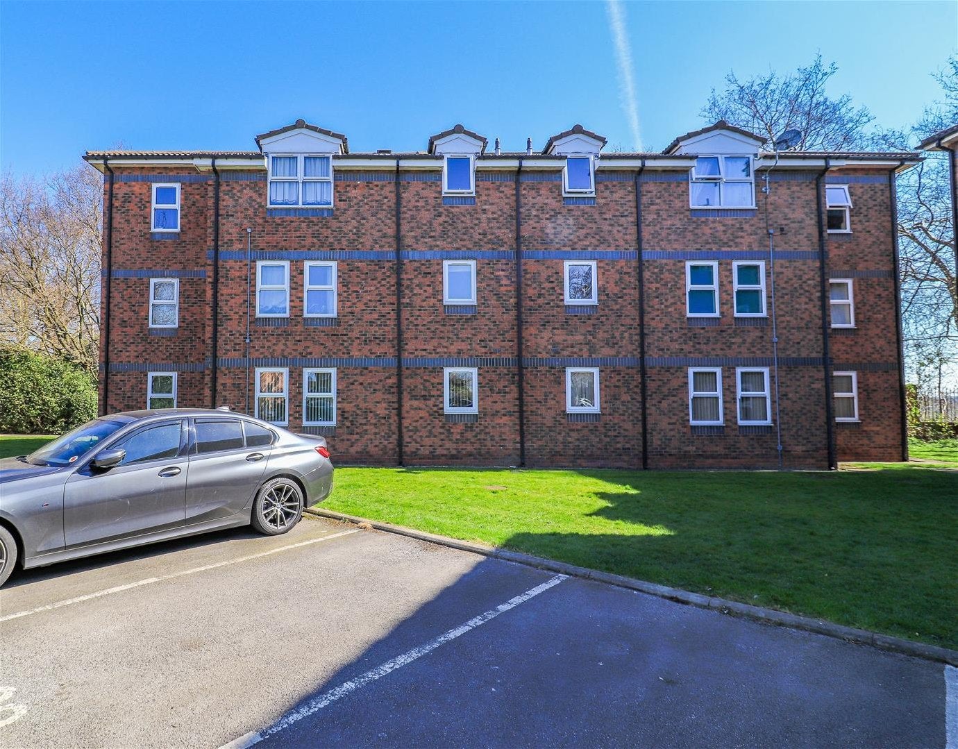 Flat Howden Way in Wakefield