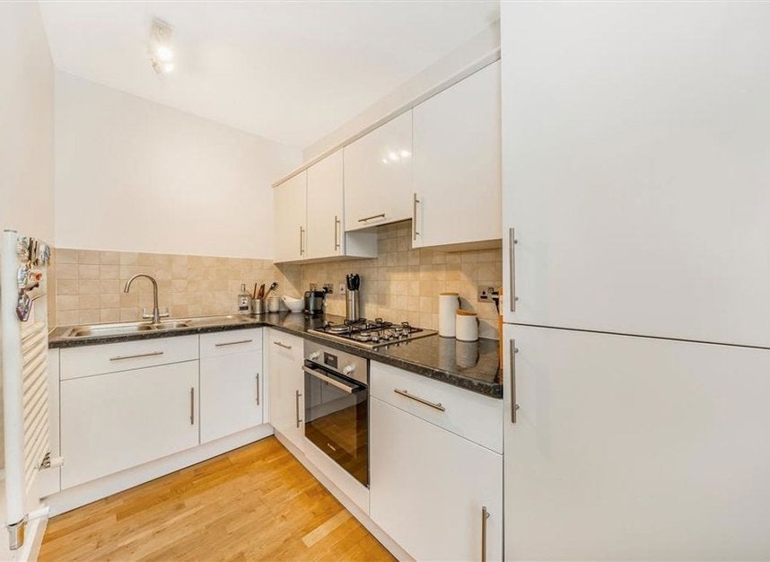 Flat Lowndes Court in City of Westminster