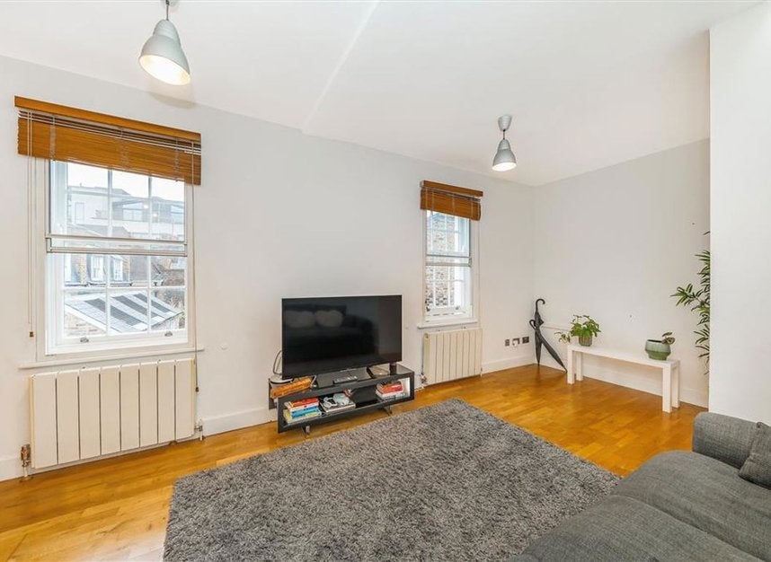 Flat Lowndes Court in City of Westminster