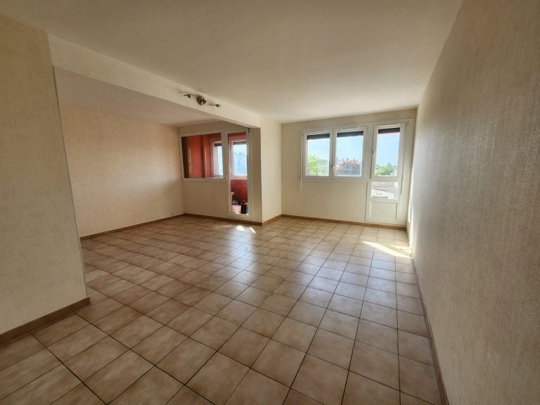 Appartement Place du Commerce à Tinqueux