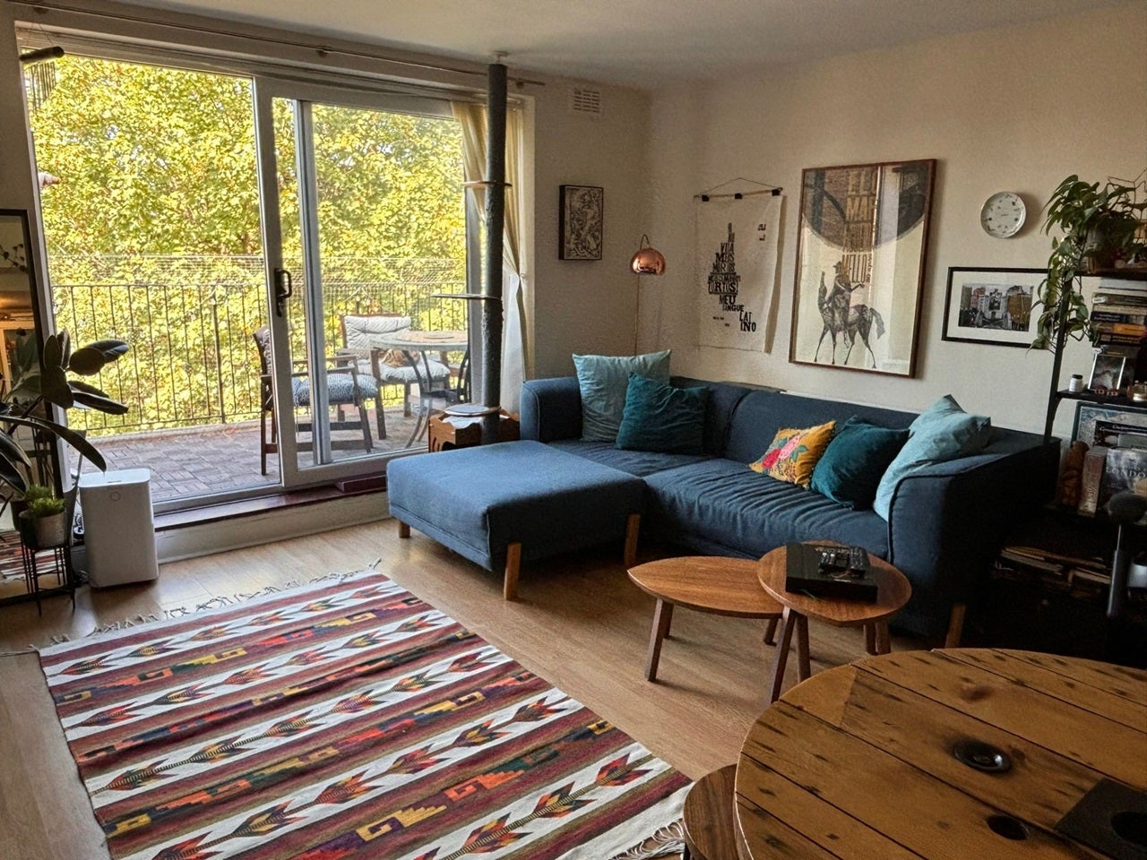 Flat Clapham High Street in Greater London