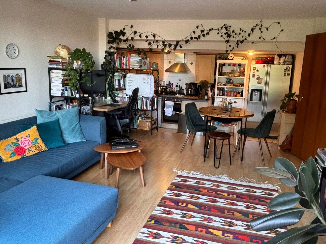 Flat Clapham High Street in Greater London