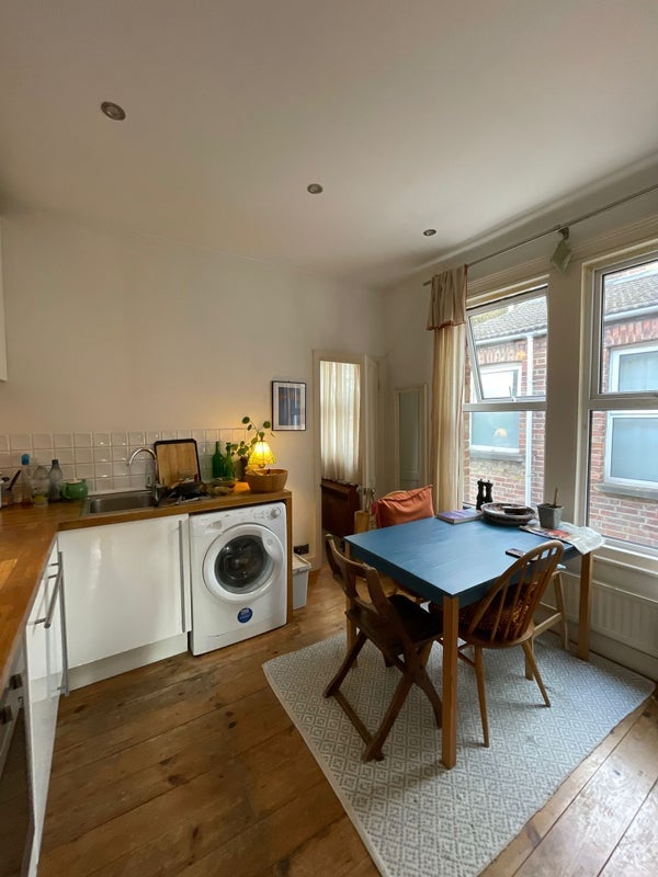 Flat Burford Road in Greater London