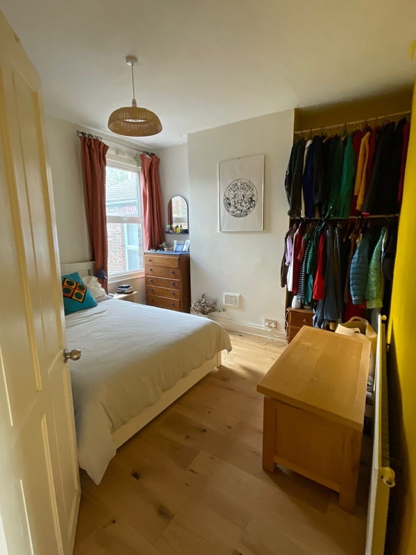 Flat Burford Road in Greater London