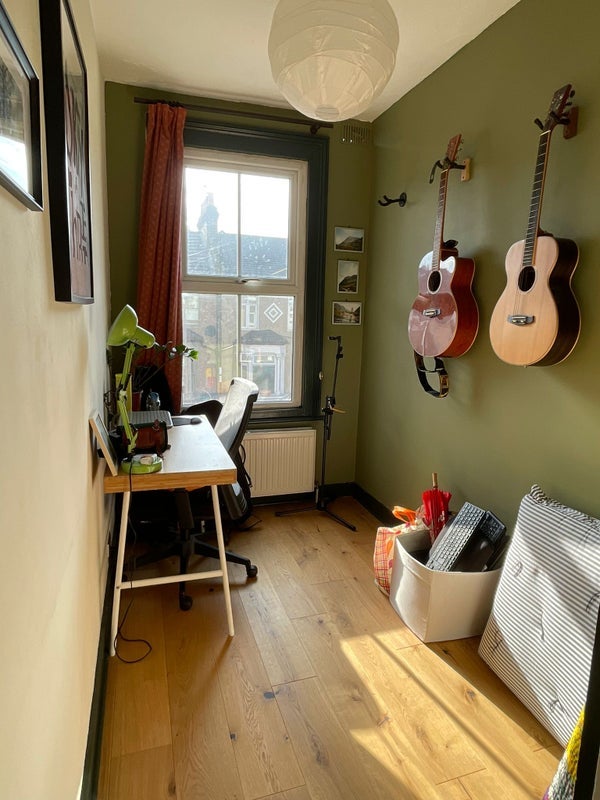Flat Burford Road in Greater London