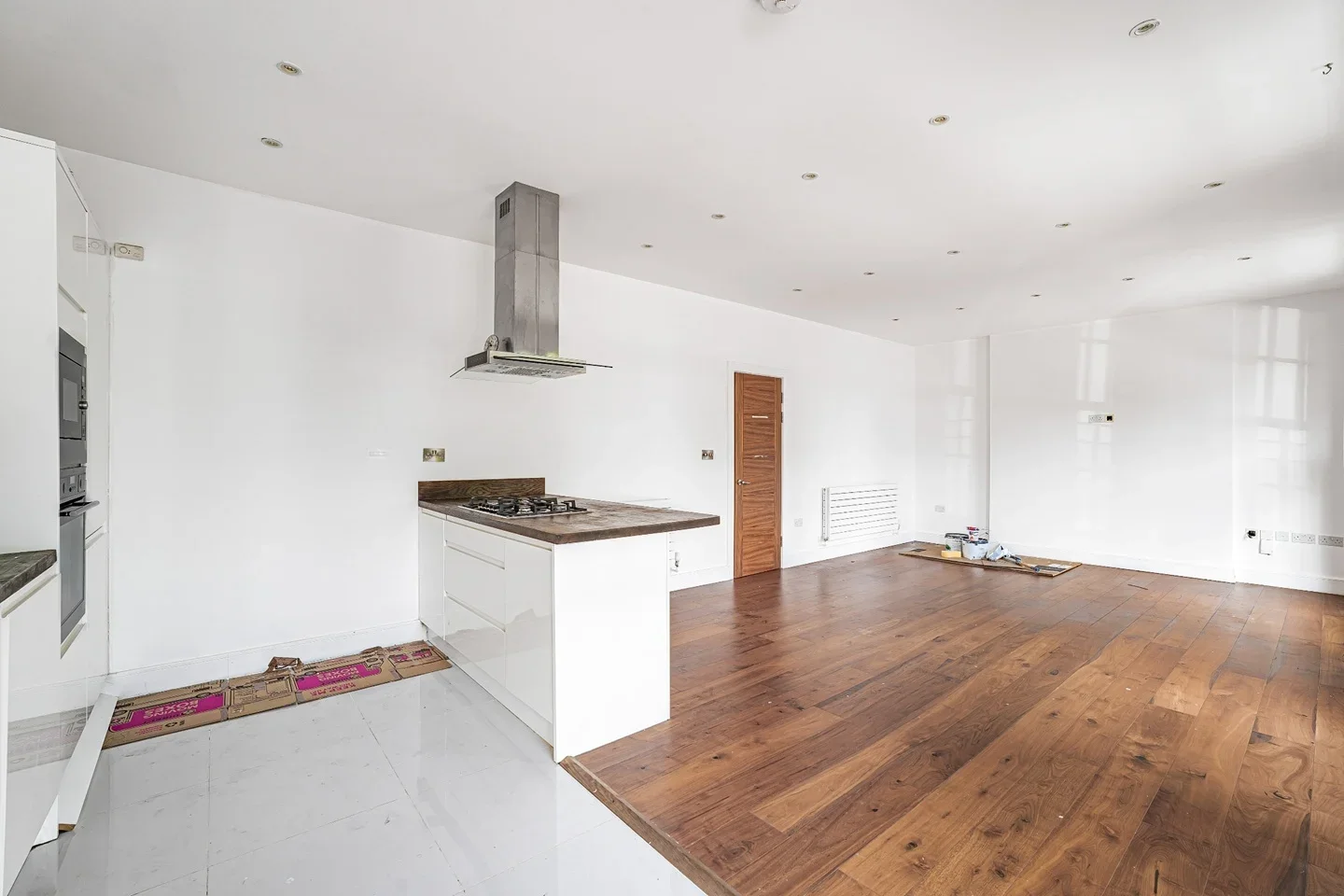 Flat Chiswick High Road in Greater London