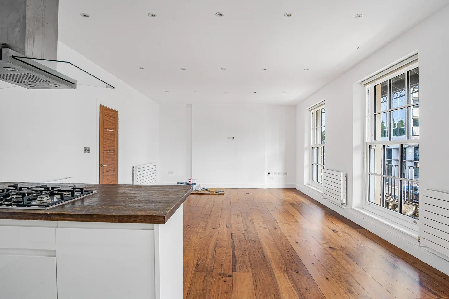 Flat Chiswick High Road in Greater London