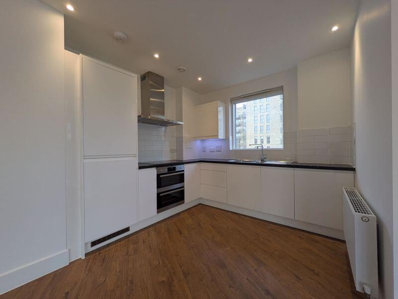 Flat Lismore Boulevard in London